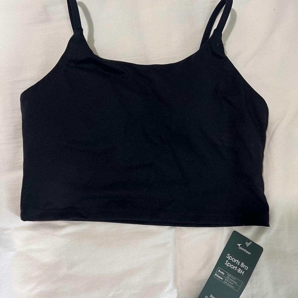 Black cropped tank